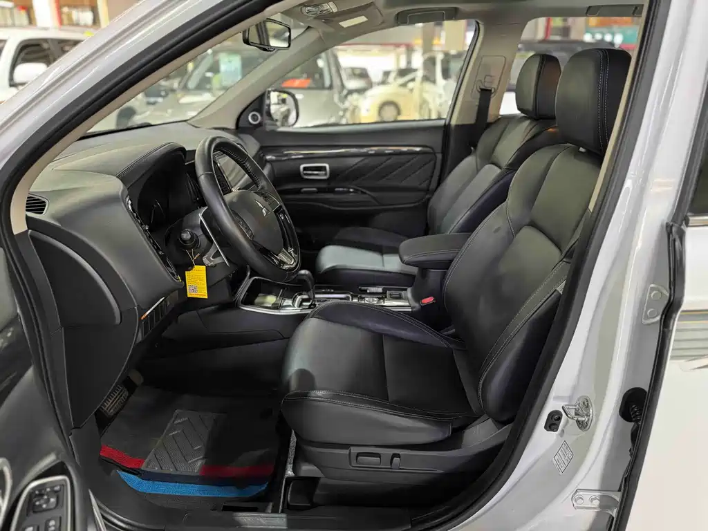 Mitsubishi Outlander — миниатюра 7