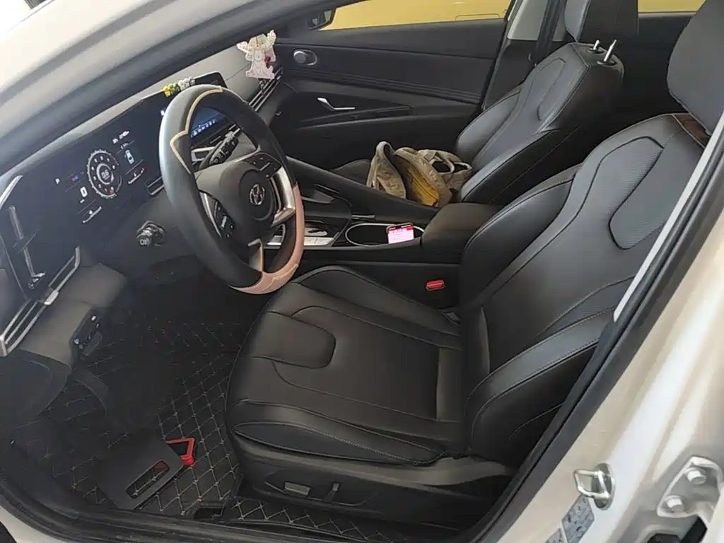 Hyundai Elantra — миниатюра 15