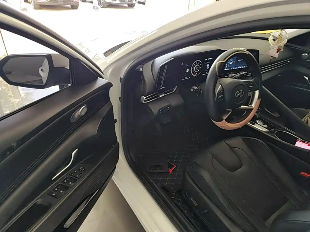 Hyundai Elantra — миниатюра 16