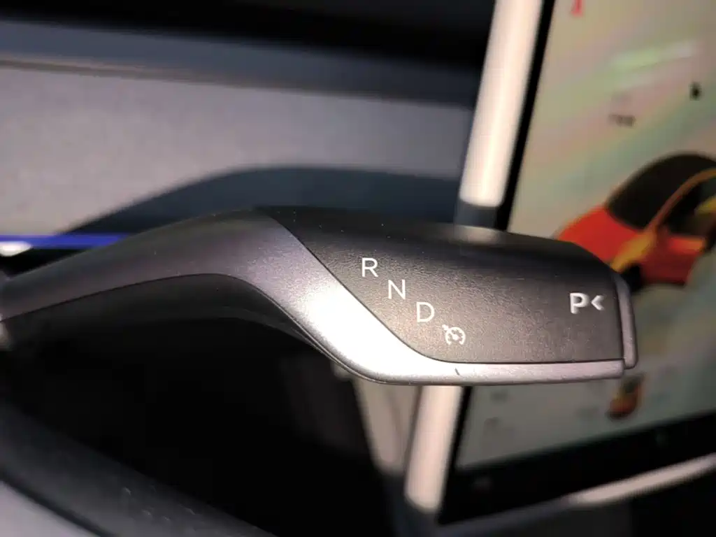 Tesla Model Y — миниатюра 14