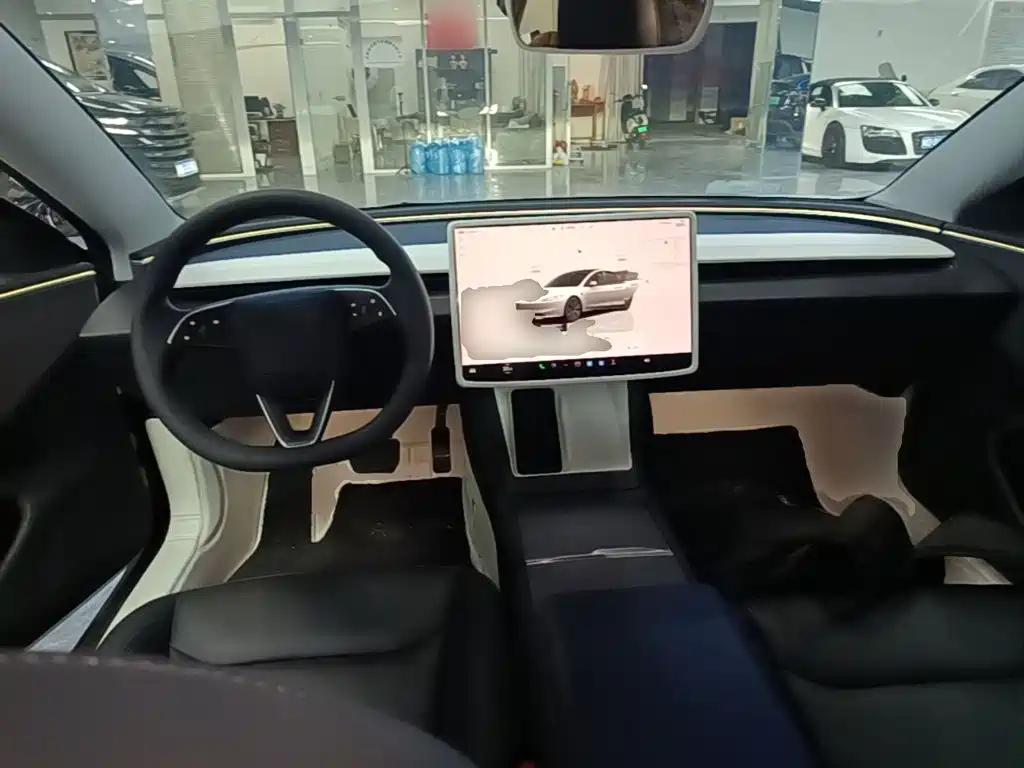 Tesla Model 3 — миниатюра 10