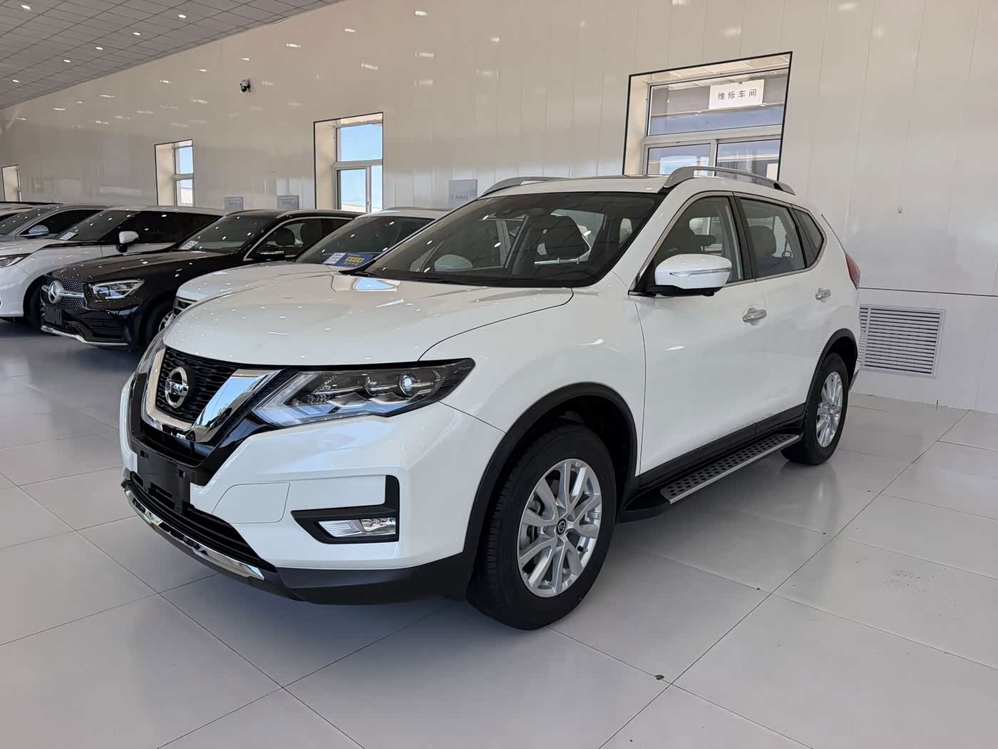 Nissan X-Trail 2.0 л 2024 г. Белый, пробег 6000 км