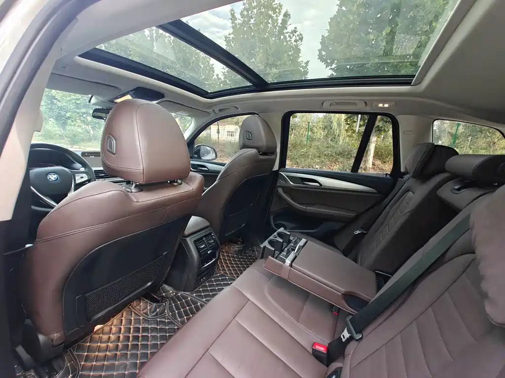 BMW iX3 — миниатюра 15