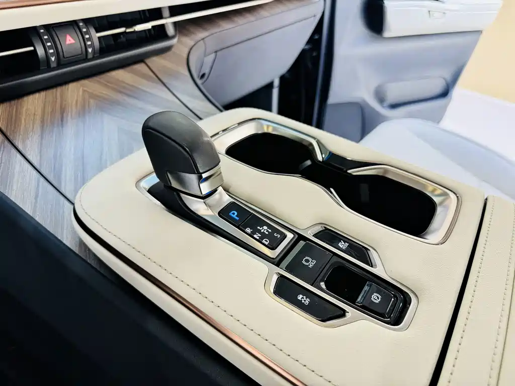 Lexus LM 350h 7-seat Elegant Elegant Edition, фото 5