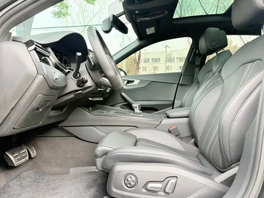 Audi A4L 2024 40 TFSI Luxury
