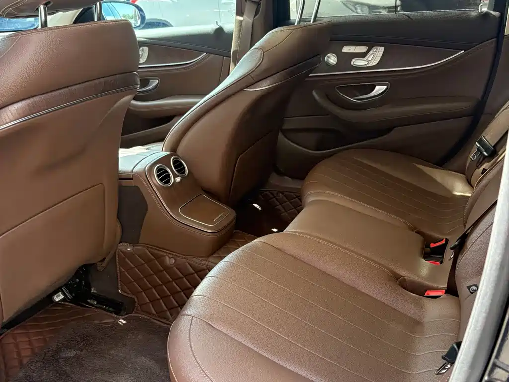 Mercedes-Benz E-Class — миниатюра 6