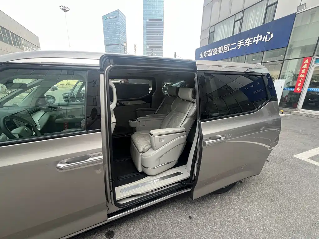 Volvo EM90 — миниатюра 13