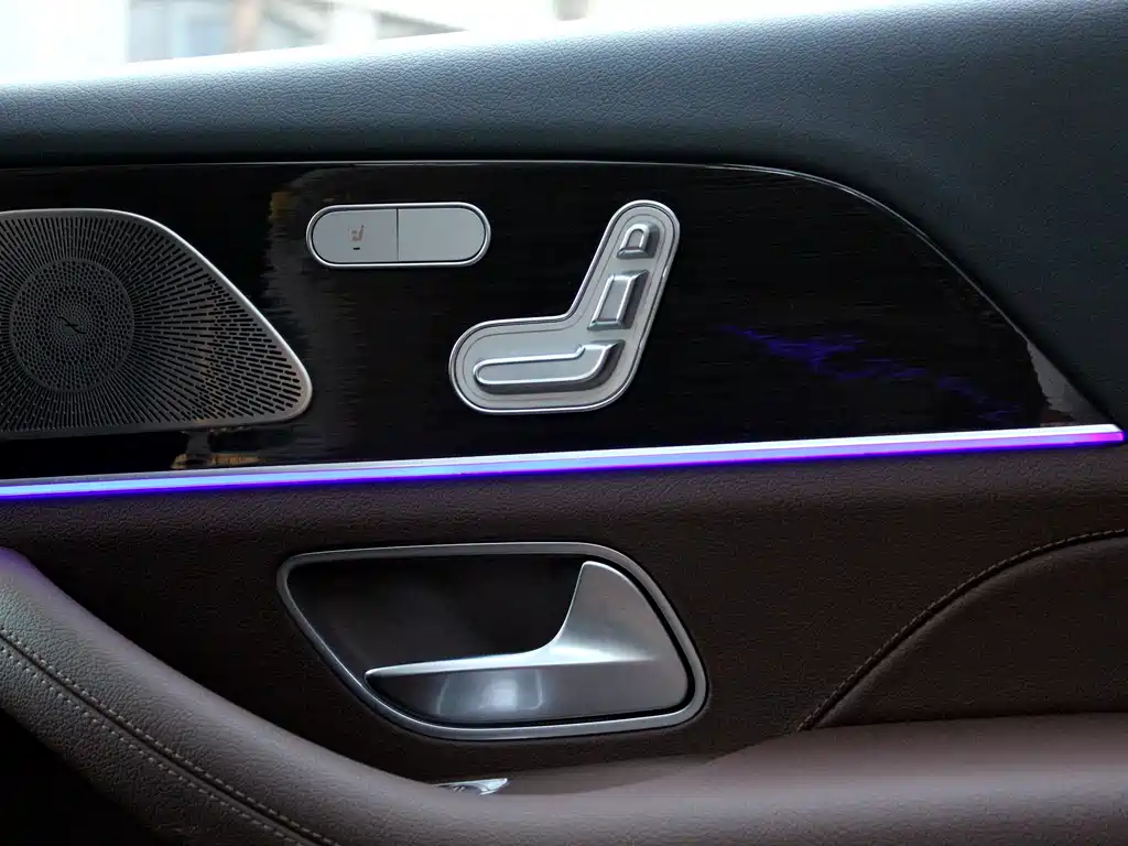 Mercedes-Benz GLE (Import) — миниатюра 24