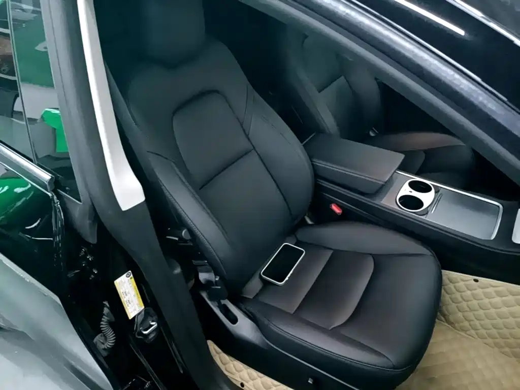 Tesla Model Y — миниатюра 25