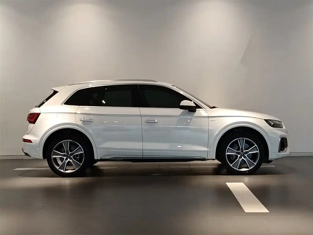Audi Q5L 2021 — фото 3