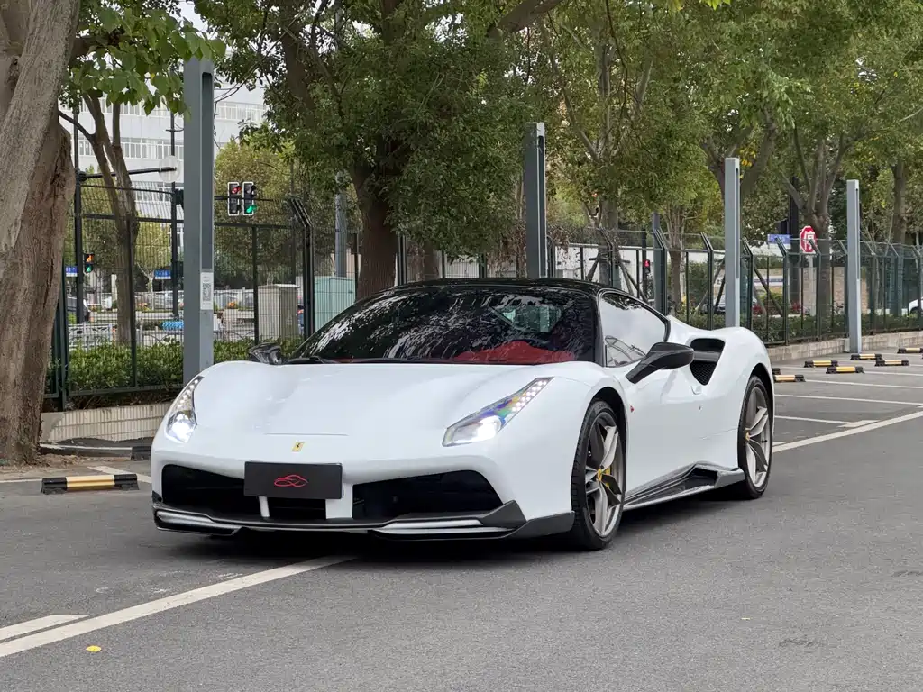 FERRARI 488