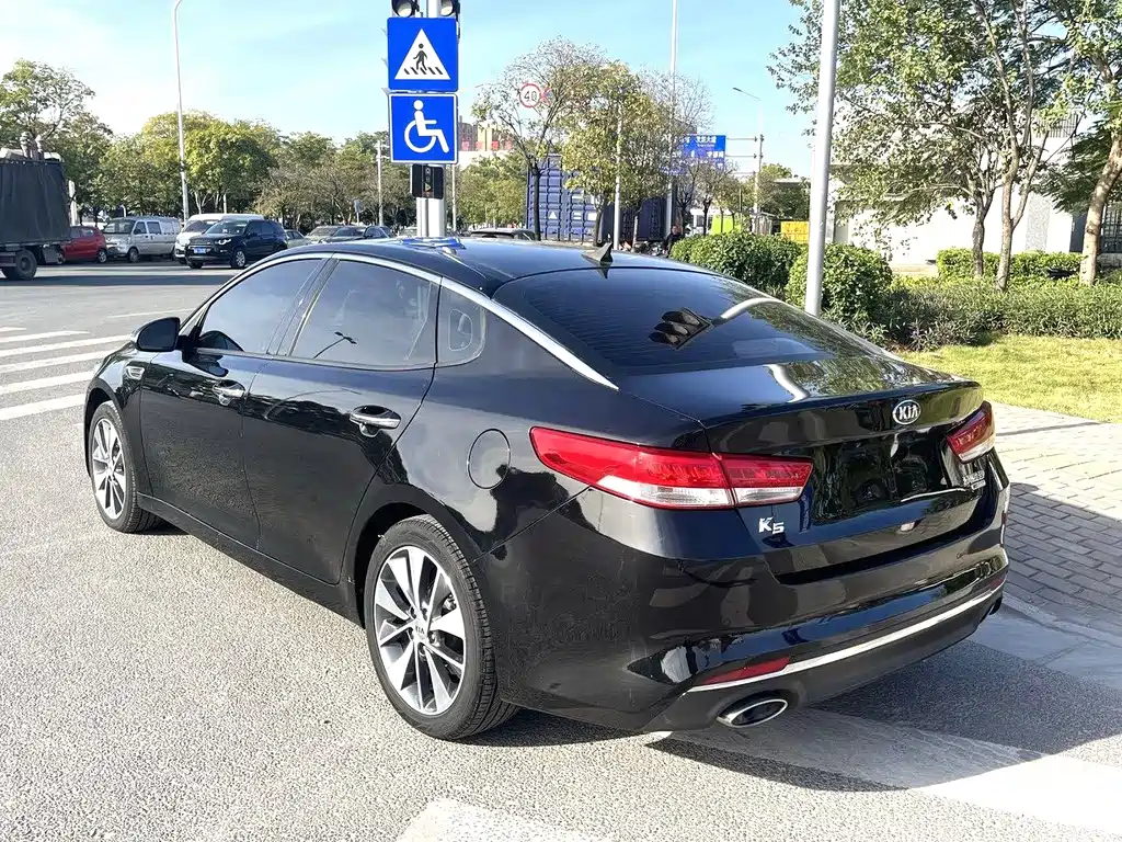 Kia K5 — миниатюра 9