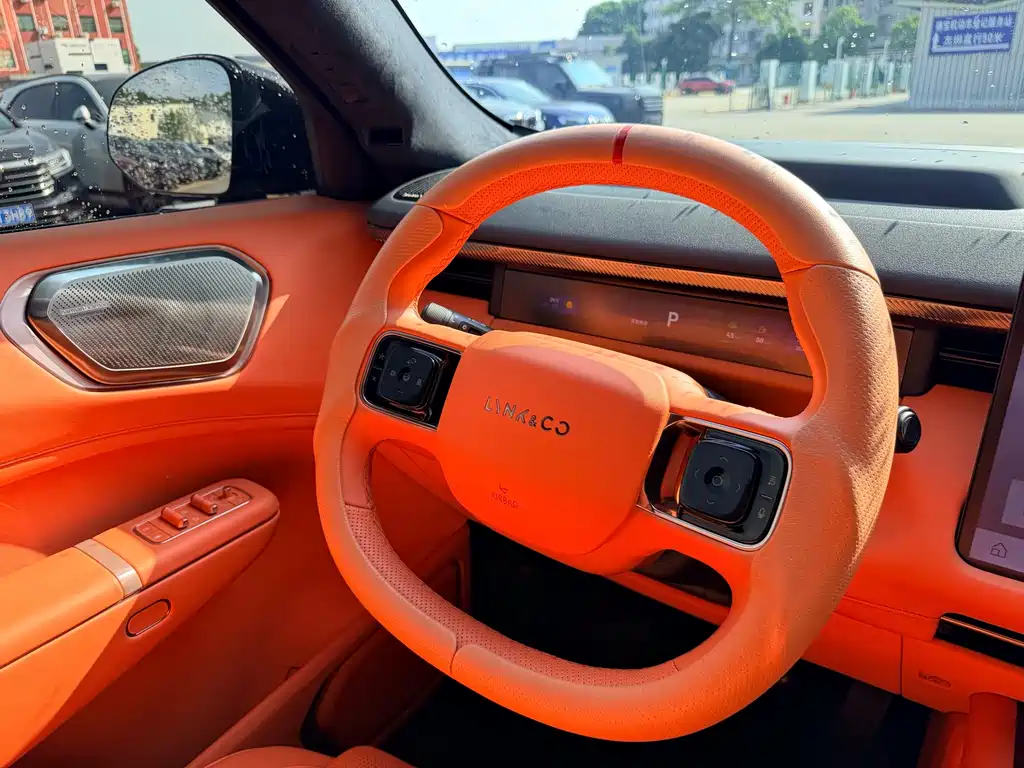 Lynk & Co 900 — миниатюра 12