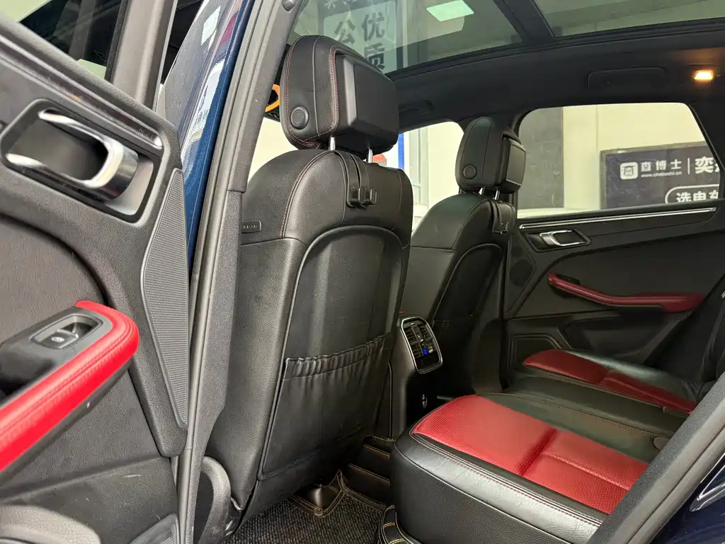 Porsche Macan — миниатюра 4