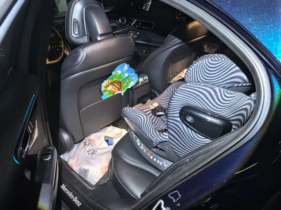 Mercedes-Benz C-Class — миниатюра 11