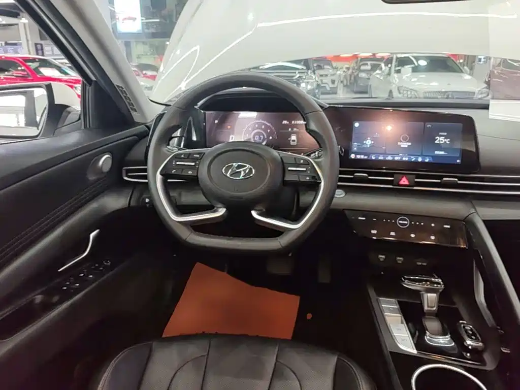 Hyundai Elantra — миниатюра 11