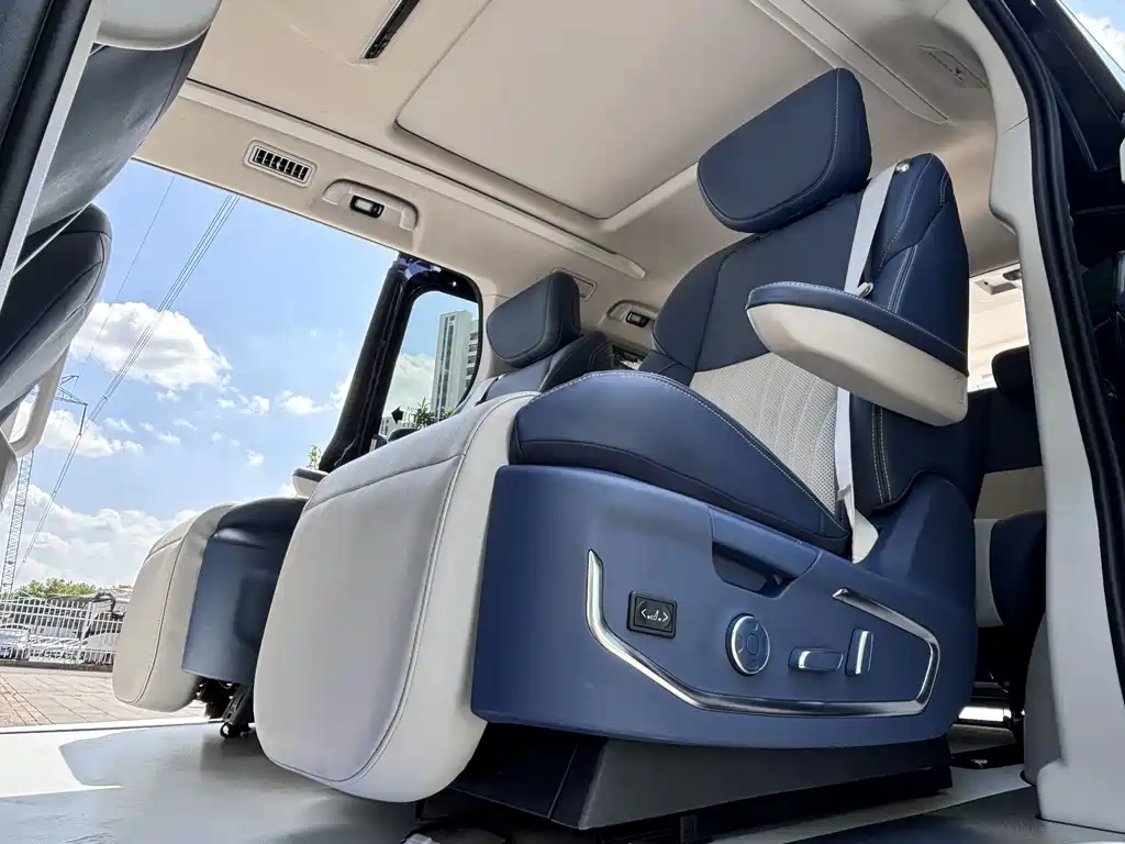 JAC Refine Refine RF8 PHEV — миниатюра 8