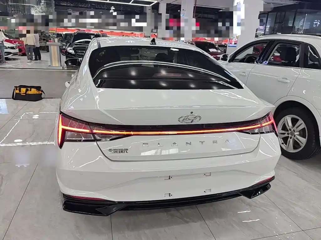Hyundai Elantra — миниатюра 6