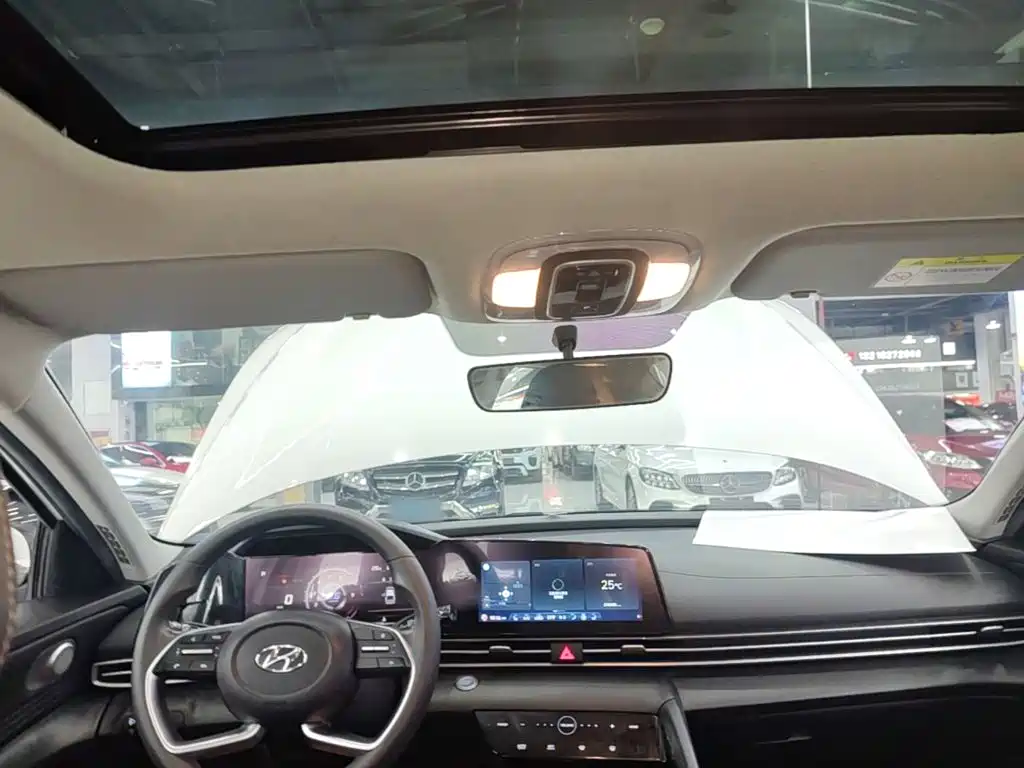 Hyundai Elantra — миниатюра 18