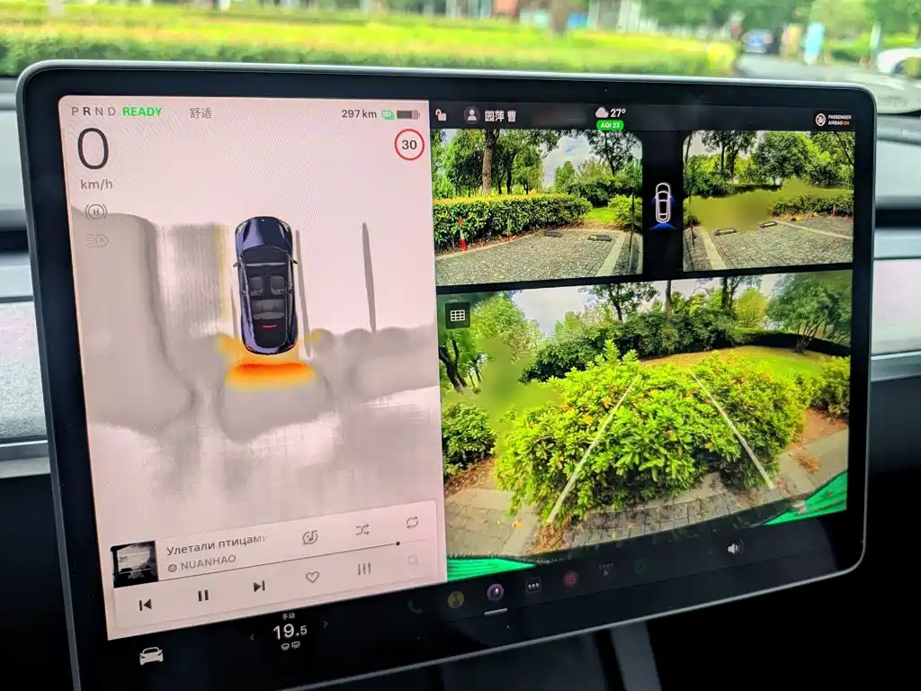 Tesla Model Y — миниатюра 2