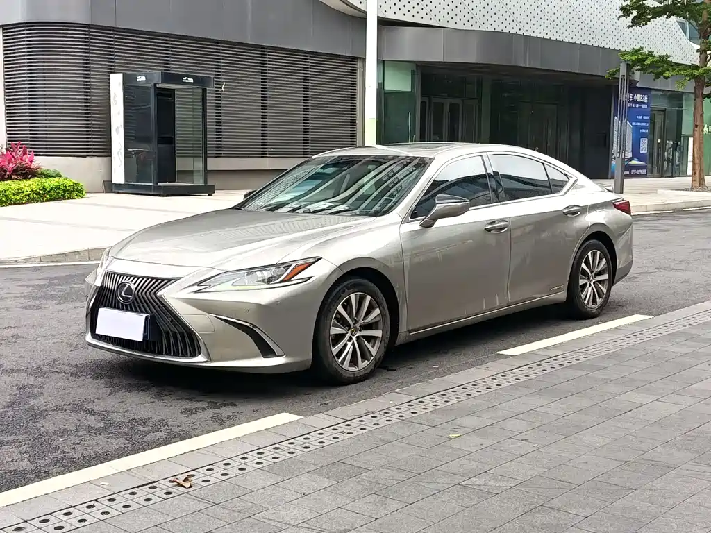 Lexus ES 2019