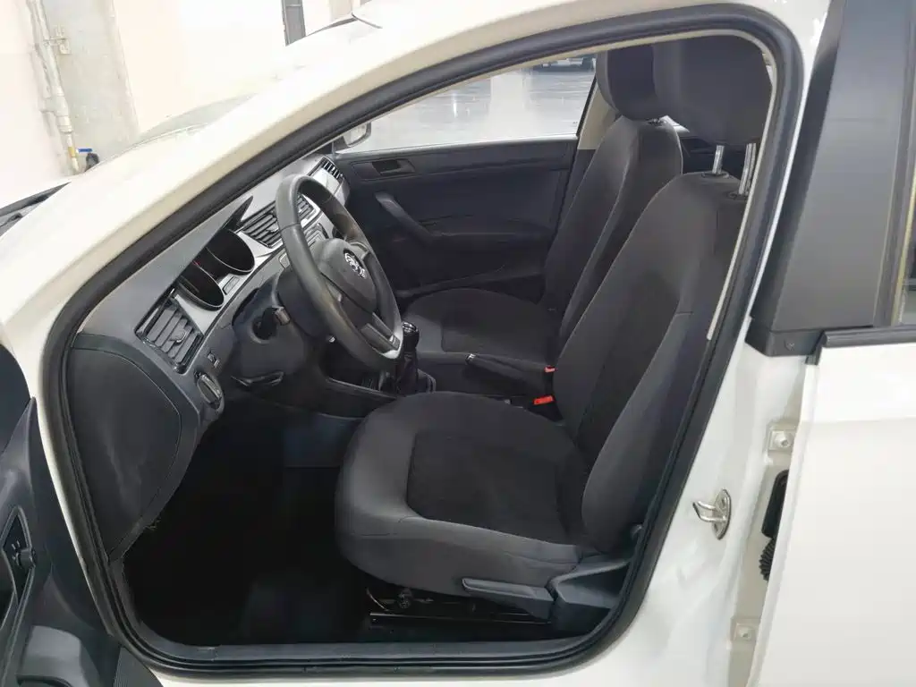 Skoda Rapid — миниатюра 9