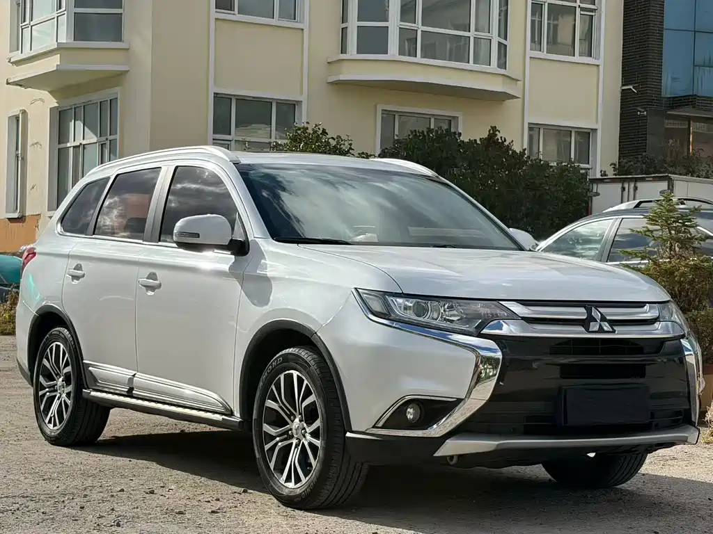 Mitsubishi Outlander — миниатюра 3