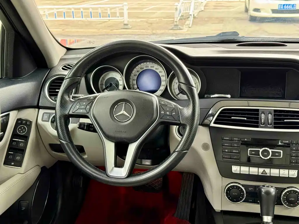 Mercedes-Benz C-Class — миниатюра 8