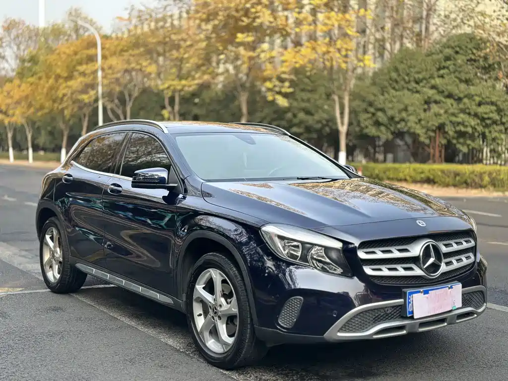 MERCEDES-BENZ GLA