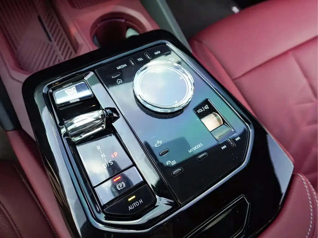 BMW 5 Series — миниатюра 15