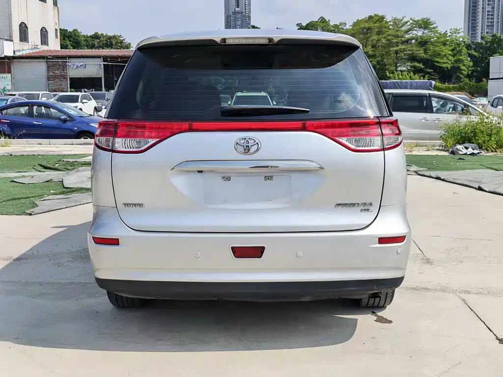Toyota Previa — миниатюра 5