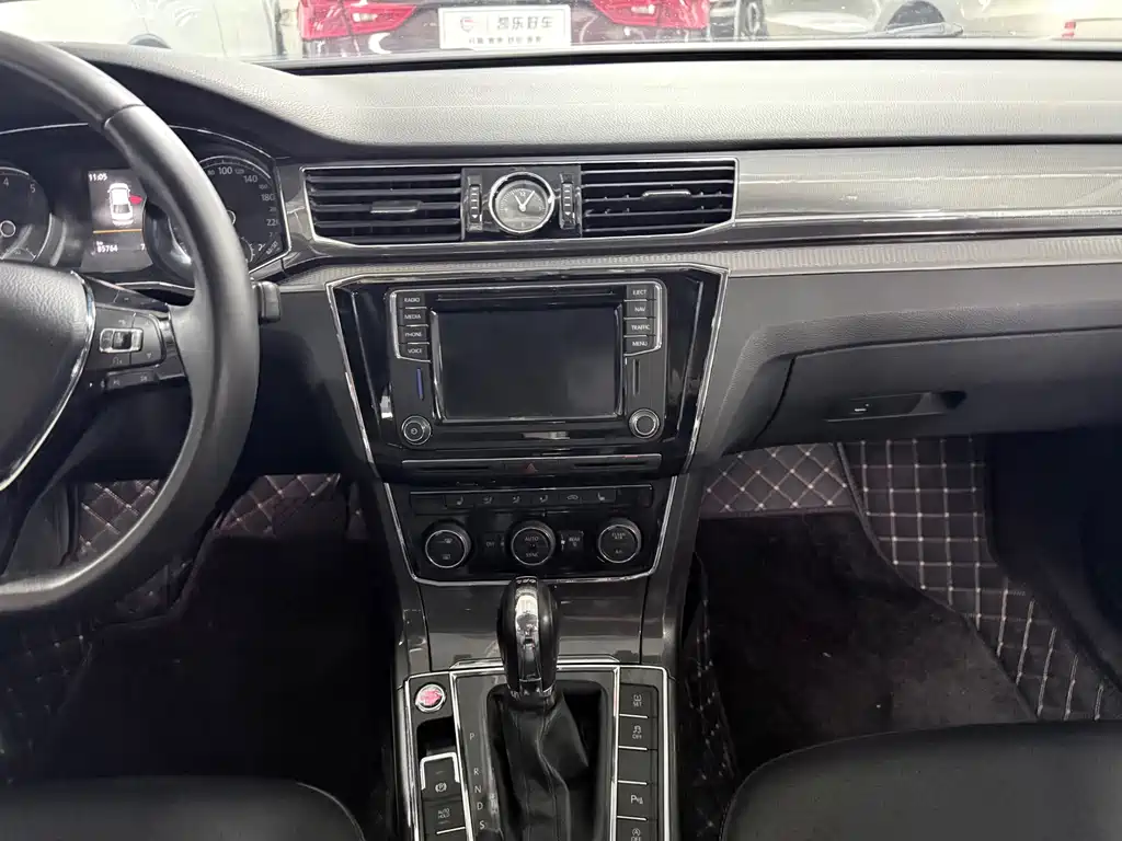 Volkswagen Passat — миниатюра 12