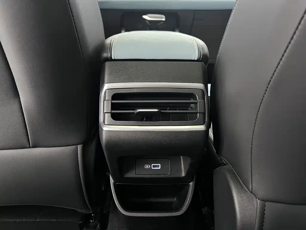 Geely Emgrand L — миниатюра 15
