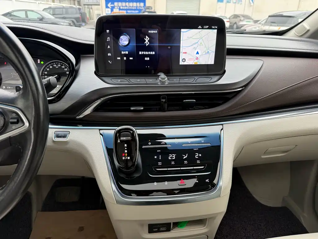 Buick GL8 — миниатюра 5