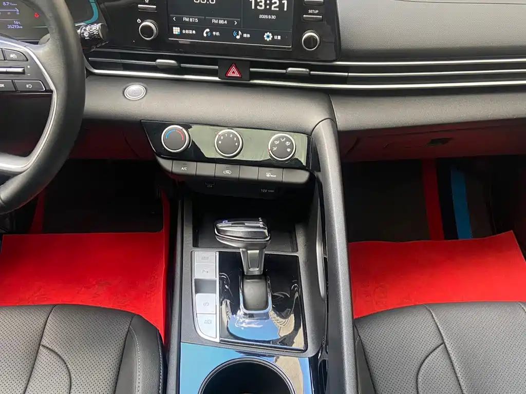 Hyundai Elantra — миниатюра 11