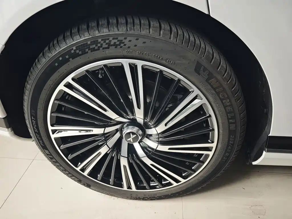 XPeng G9 — миниатюра 15
