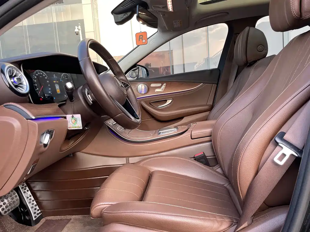 Mercedes-Benz E-Class — миниатюра 4