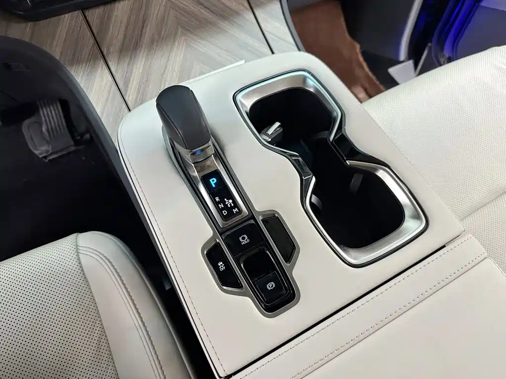 Lexus LM — миниатюра 19