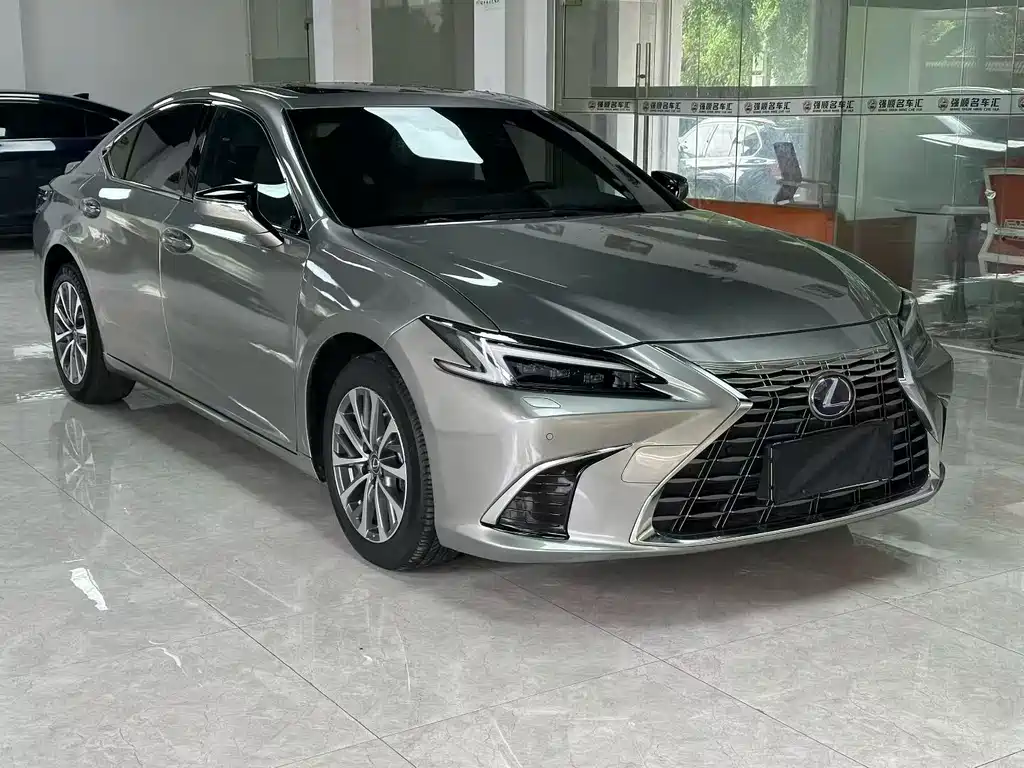 Lexus ES 2025 300h Premium