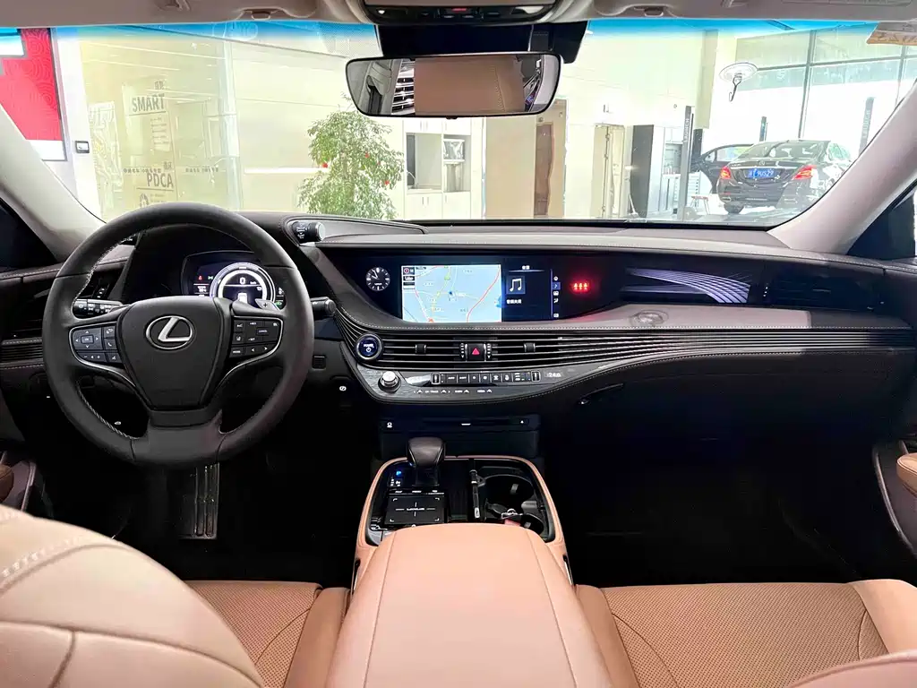 Lexus LS — миниатюра 8