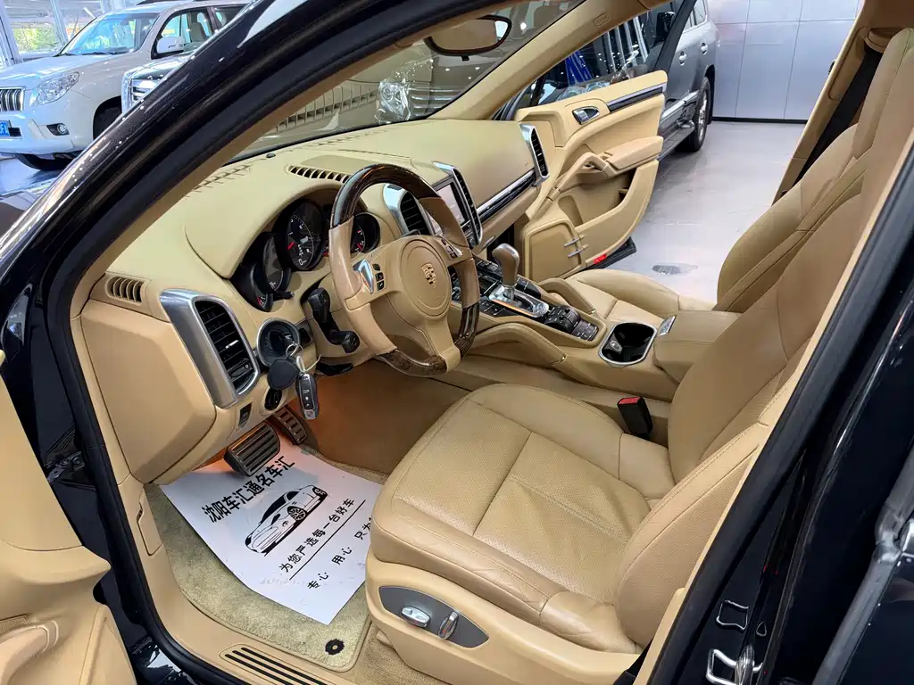 Porsche Cayenne — миниатюра 4