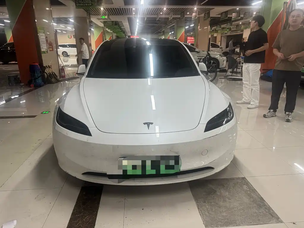 Tesla Model 3 — миниатюра 2