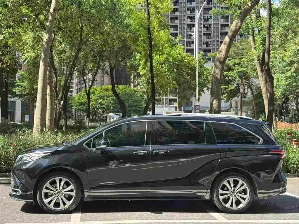 Toyota Sienna 2023 2.5L Luxury