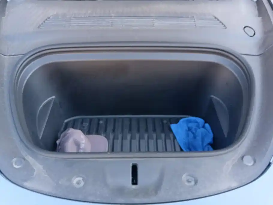 Tesla Model Y — миниатюра 10