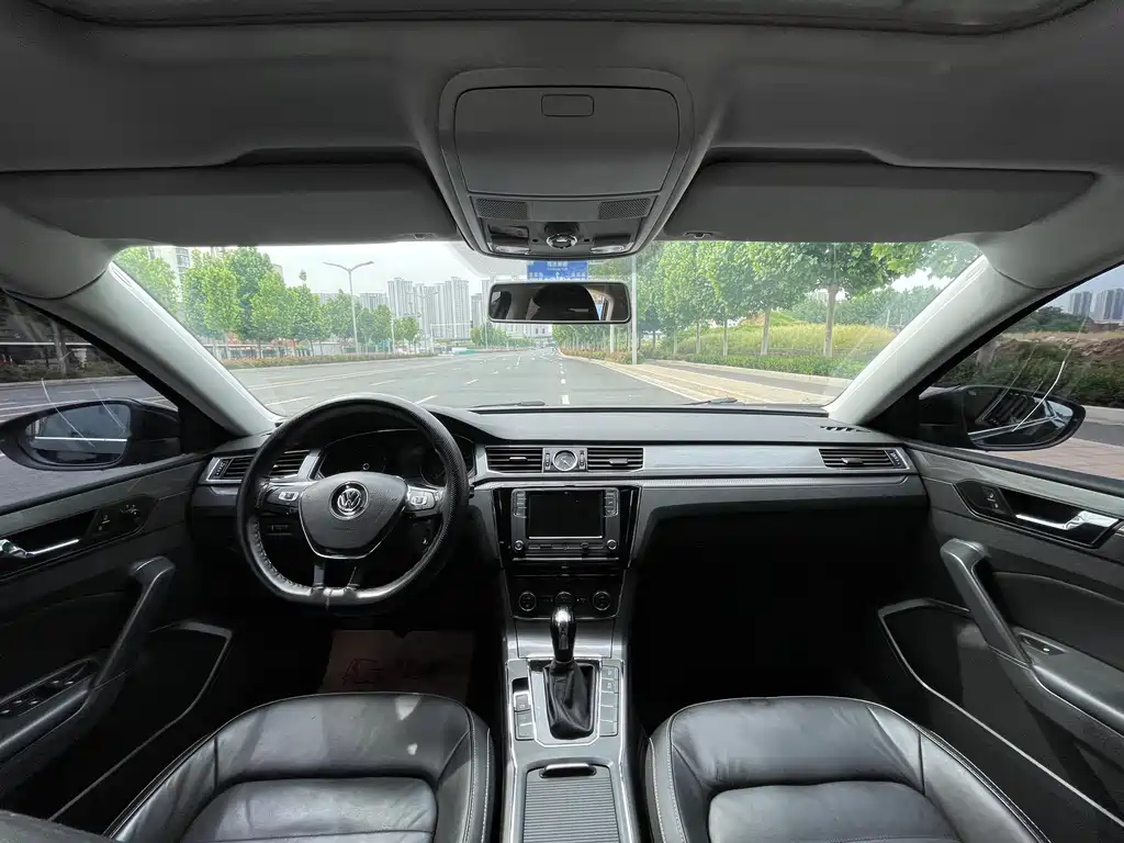 Volkswagen Passat 2017 330TSI DSG