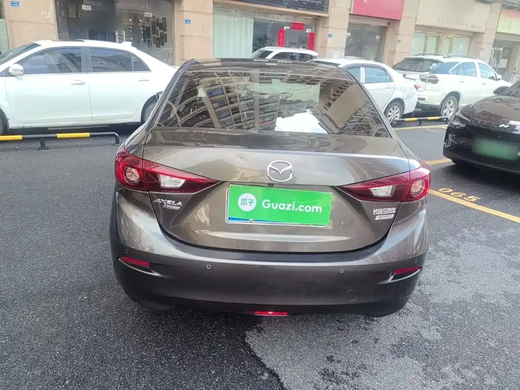 Mazda Mazda3 3 2016 1.5L AT Luxury