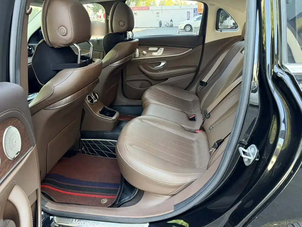 Mercedes-Benz E-Class — миниатюра 11