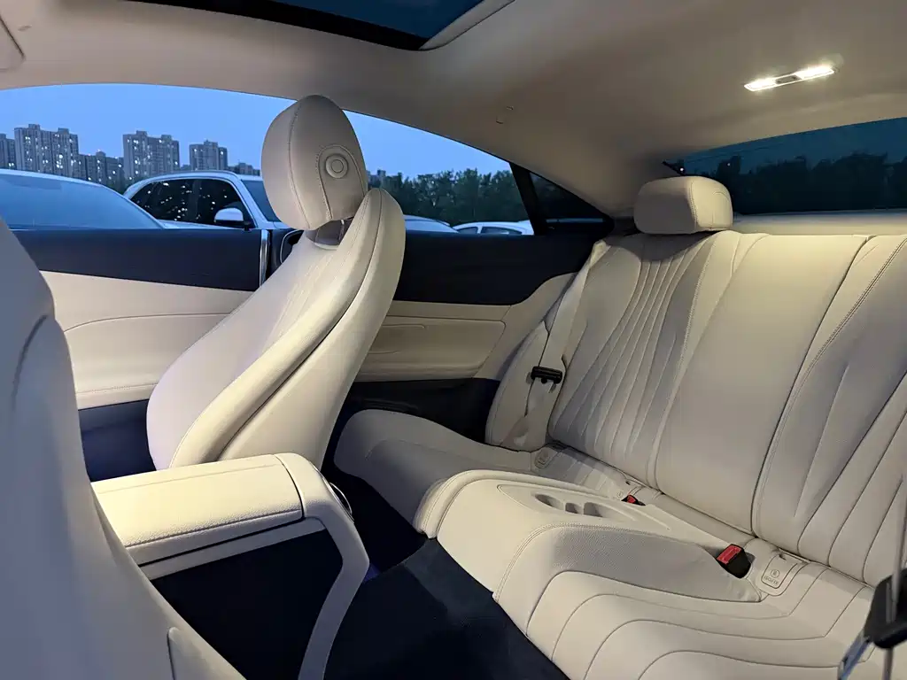 Mercedes-Benz E-Class (Import) — миниатюра 16