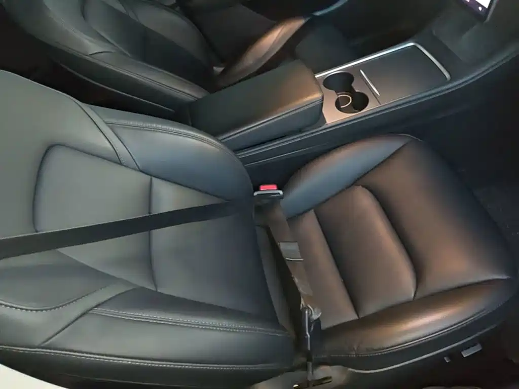 Tesla Model Y — миниатюра 25