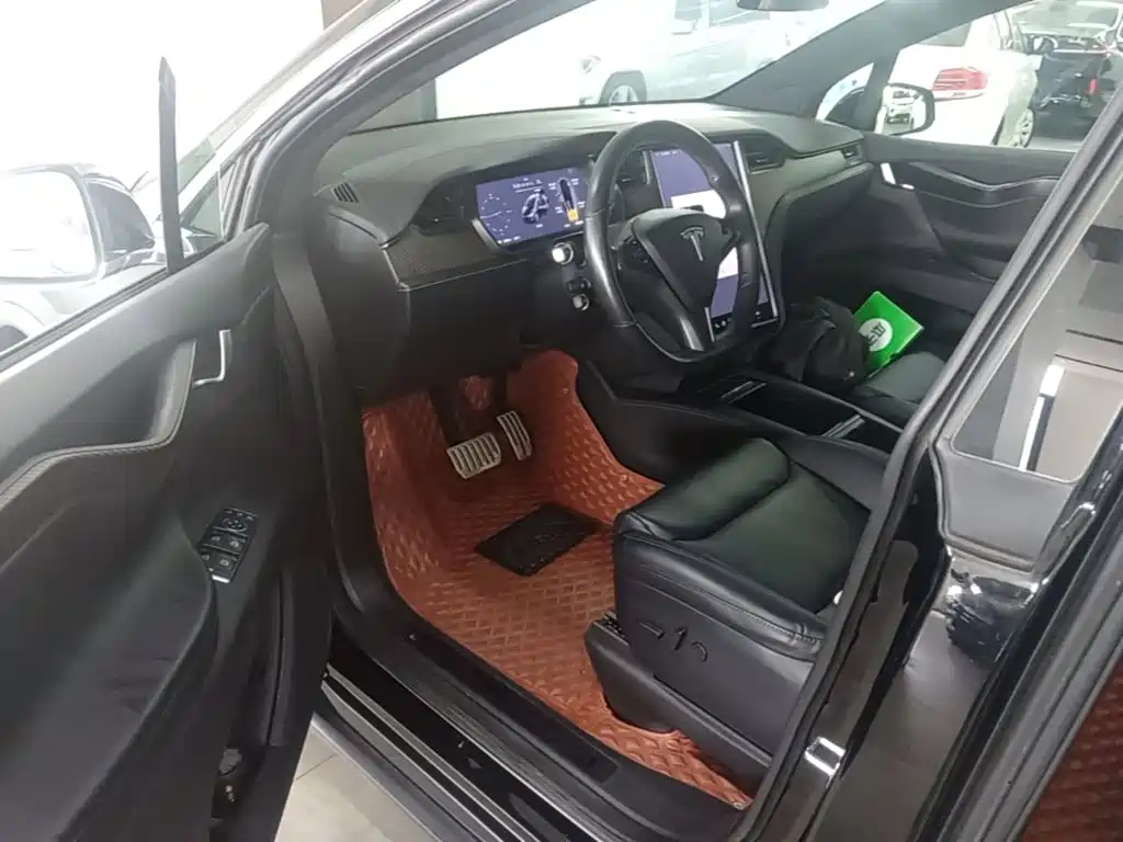 Tesla Model X — миниатюра 12